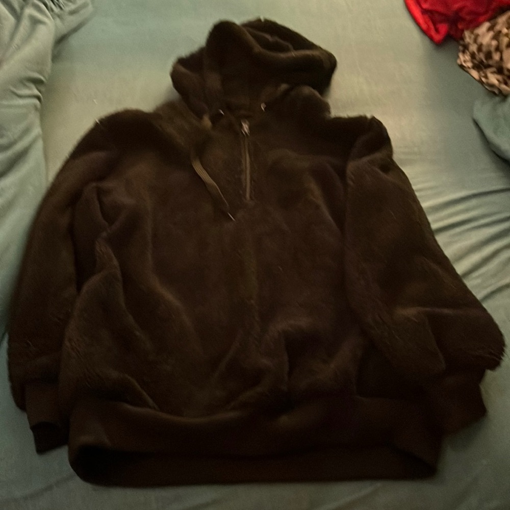 Comfy and lightweight. Worn once.